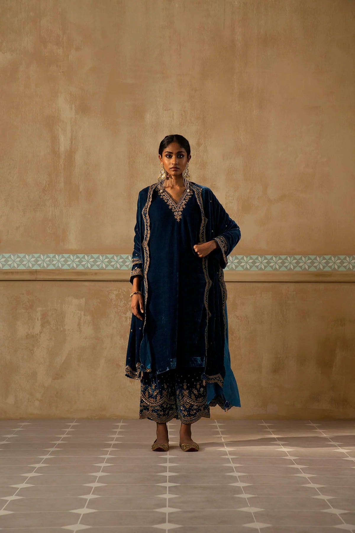 Fiza Gold Zardozi Kurta Set