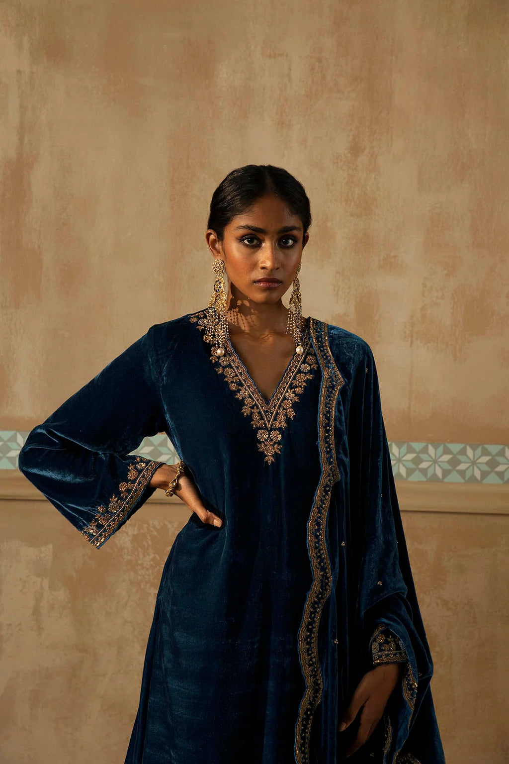 Fiza Gold Zardozi Kurta Set